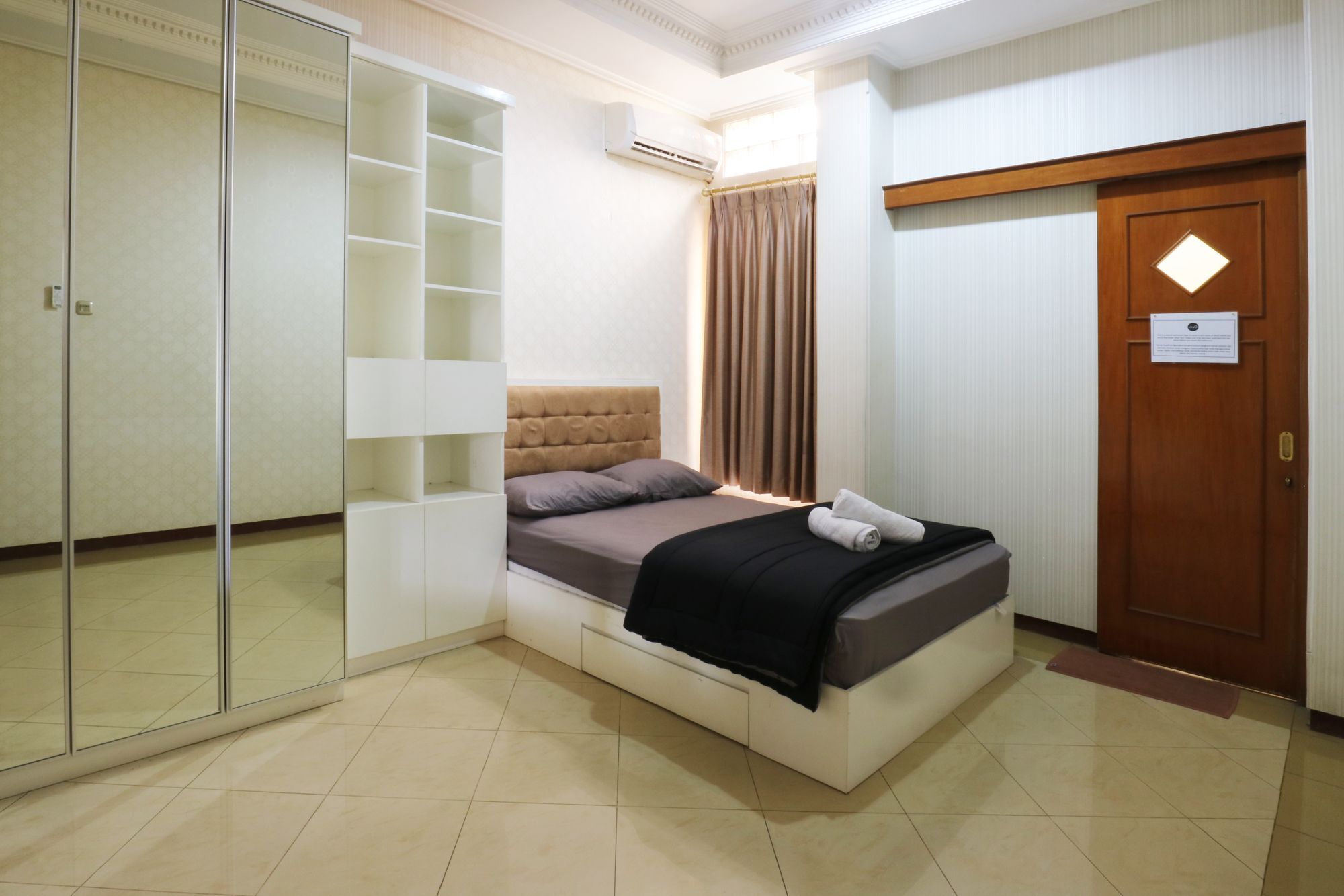 Maharani Guesthouse Tebet Syariah Jakarta Exterior foto