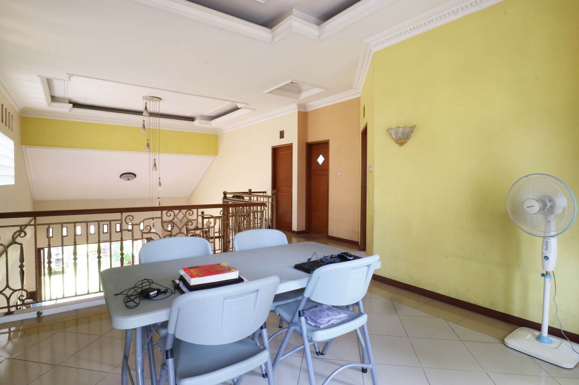 Maharani Guesthouse Tebet Syariah Jakarta Exterior foto